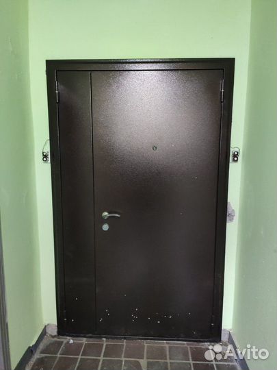 Установка входных металлических дверей в квартиру