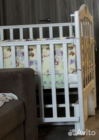 Детская кроватка с универсальным маятником