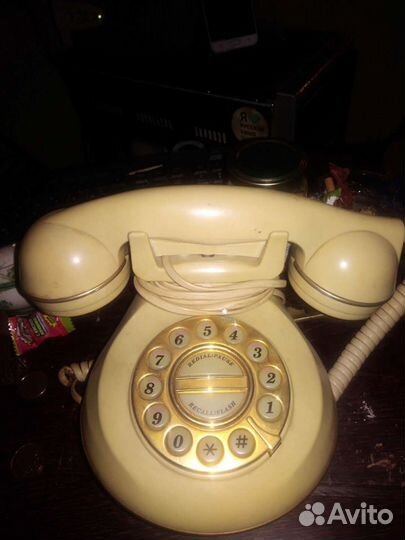 Телефон кнопочный