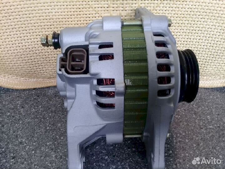 Генератор не оригинал новый Mazda Capella F8B1-18