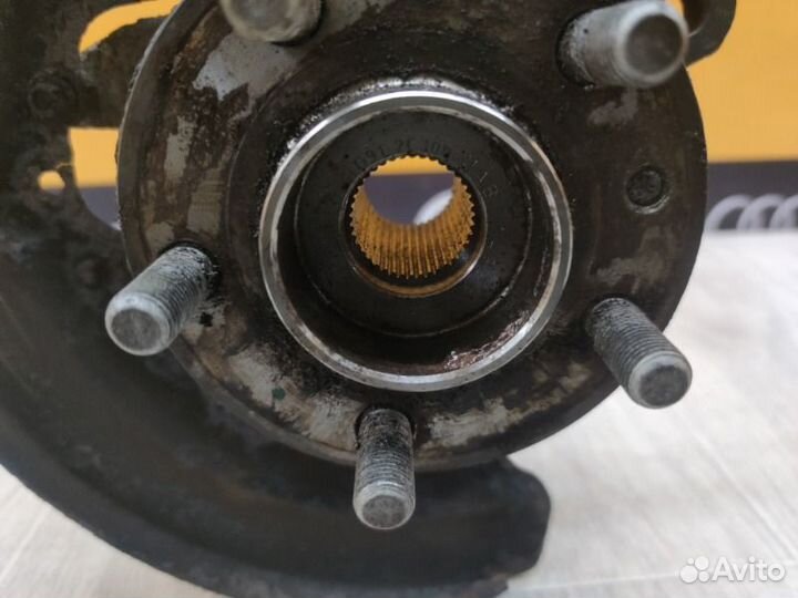 Кулак передний левый Land Rover Freelander 2 L359