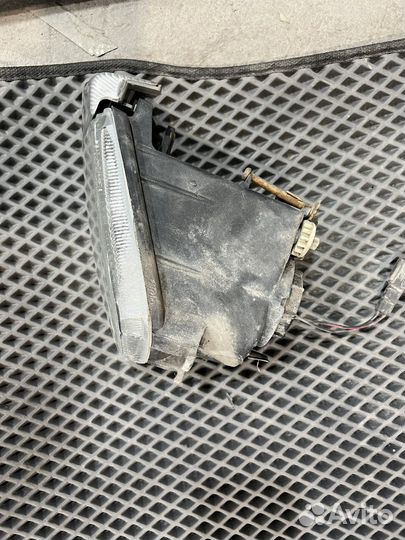 Противотуманная фара nissan cefiro 32