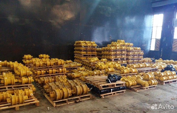 Hyundai R450LC-7 Каток опорный 81E7-00633