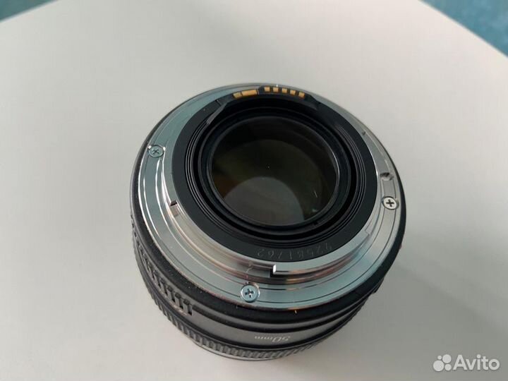 Фотоаппарат Canon EOS 650D с объективом и вспышкой