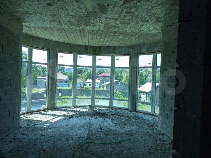 Дом 655 м² на участке 14 сот.