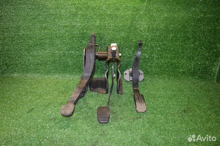 Педали Renault Logan