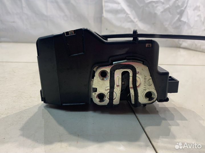 Замок двери (задний, левый) (Kia Mohave)