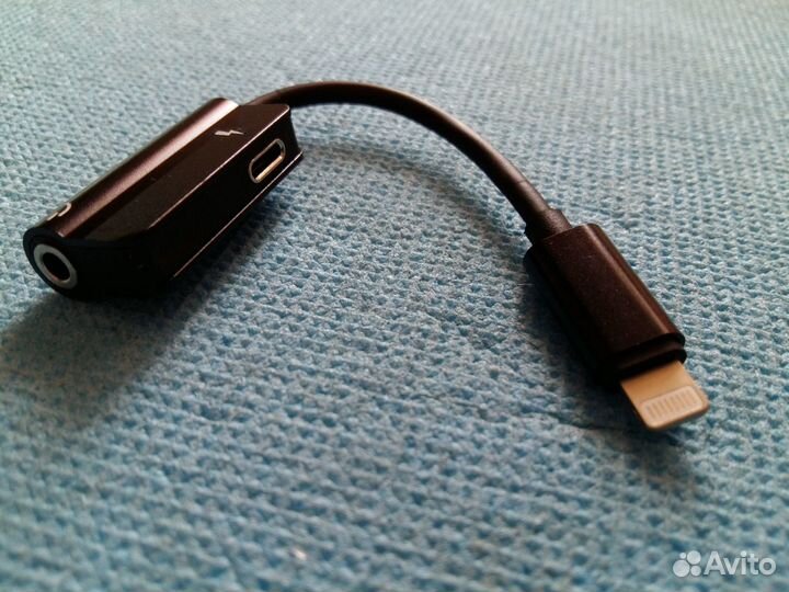 Переходник Ligthning (8-pin) на 3,5 мм + Зарядка