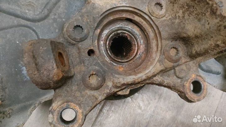 Кулак поворотный передний левый Skoda Octavia II