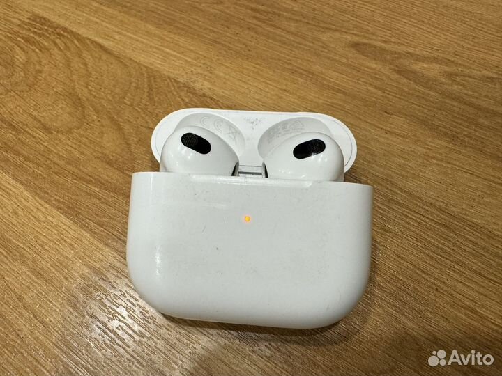 Apple AirPods 3 Lightning Charging Case