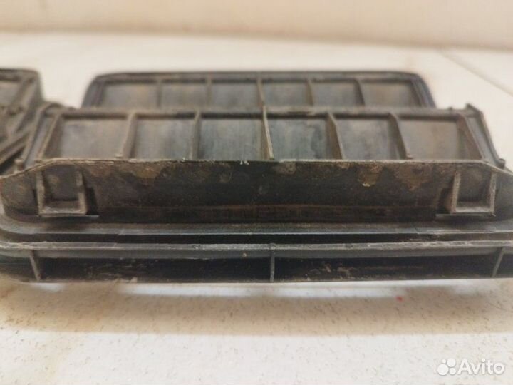 Решетка вентиляции багажника Renault Logan LS0G
