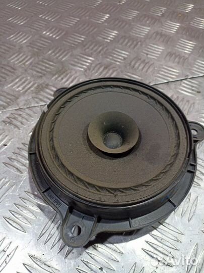 Динамик задний левый Nissan Tiida / C11X хэтчбек