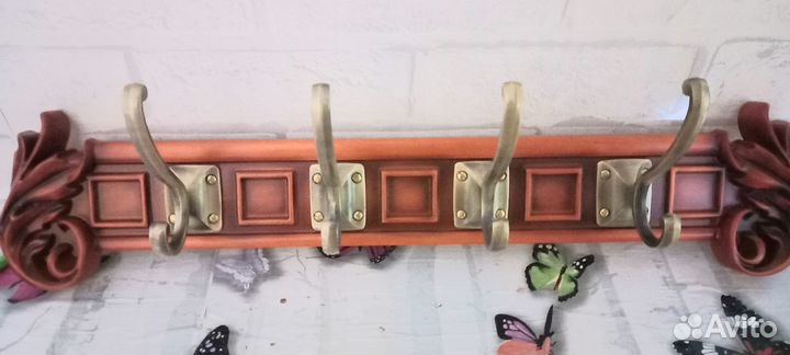 Вешалки резные