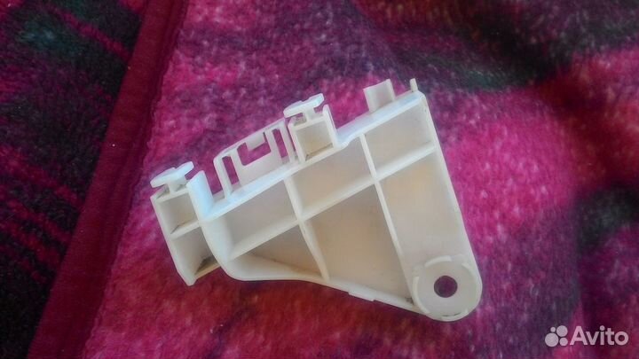 Кронштейн заднего бампера Toyota Corolla 180