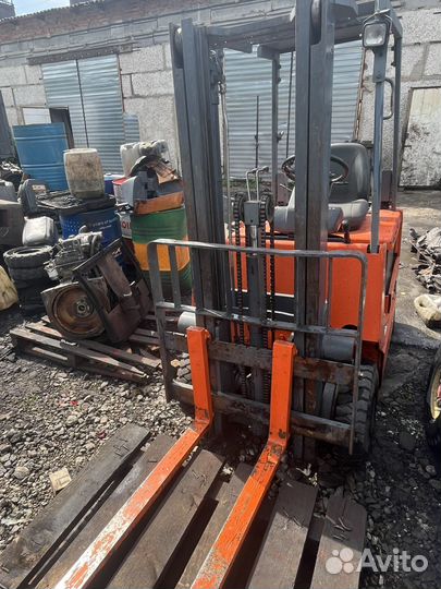 Вилочный погрузчик Nissan FP01L15, 2010