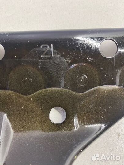 Кронштейн крепления фары передний левый Toyota