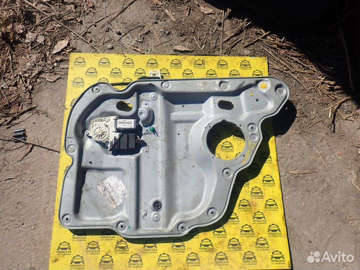 Стеклоподъемник задний правый VW Touran 2003-2010