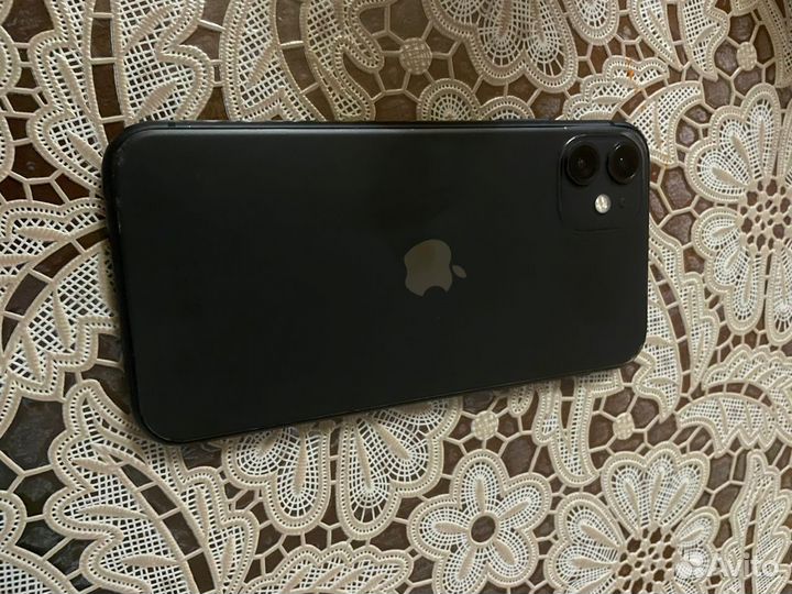 Телефон iPhone 11