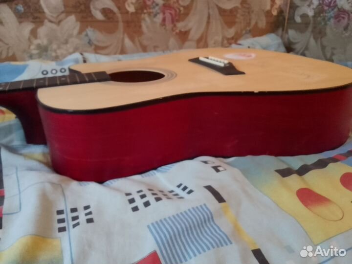 Акустическая гитара