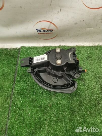 Мотор печки Opel Corsa хетчбек А14XER 2014