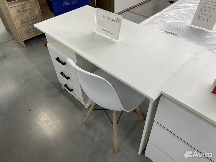 Письменный стол