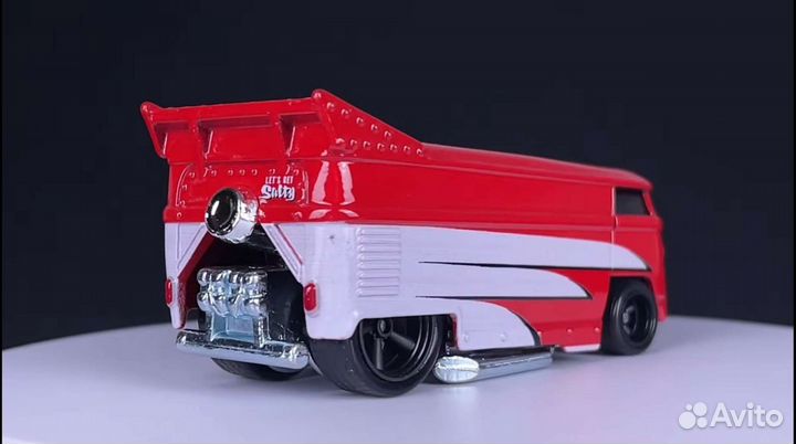 Hot wheels premium 1/64