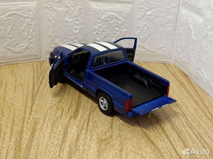 Dodge Ram 1/26 Maisto Made in Thailand