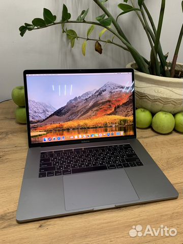 MacBook Pro 15 2017 i7 16gb 256 gb touchbar
