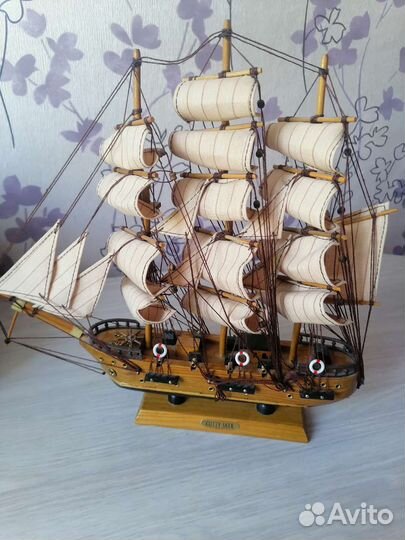 Модель корабля из дерева