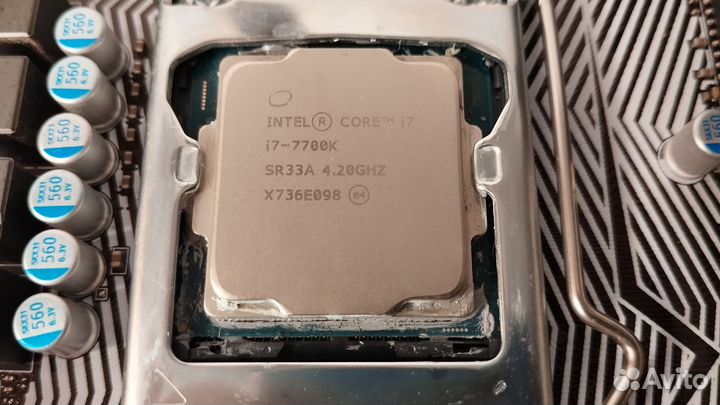 Материнская плата с процессором, памятью и кулером