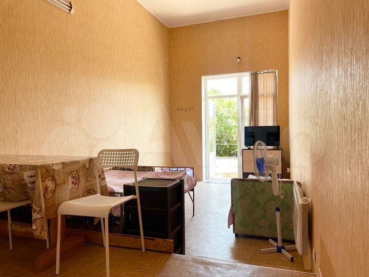 Комната 27 м² в 5-к., 1/3 эт.