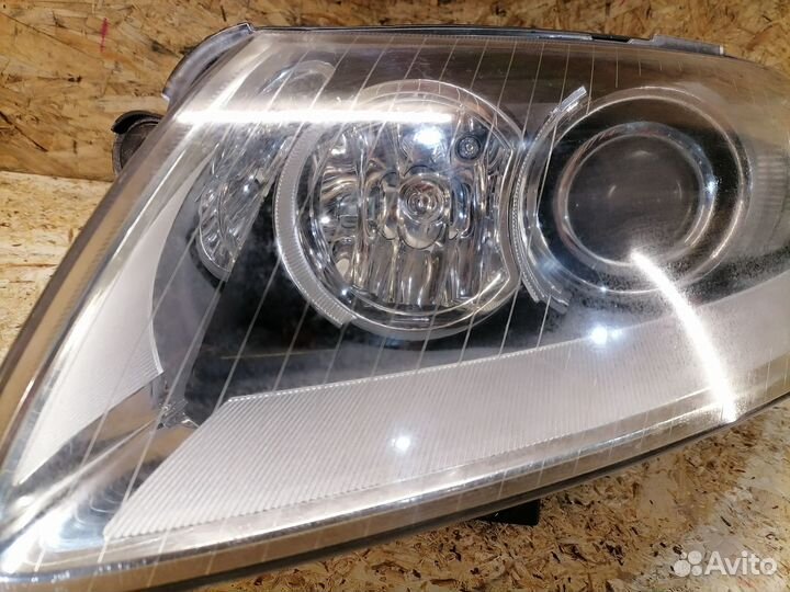 Фара ксенон левая Audi A6 C6 дорестайлинг