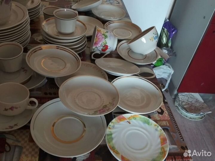 Тарелки,блюдца много