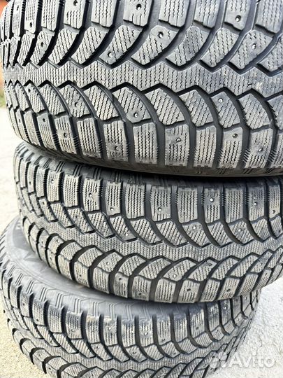 Bridgestone Blizzak Spike-02 SUV 265/65 R17 116T