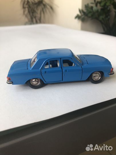 Модель волга газ 3102 1:43 СССР