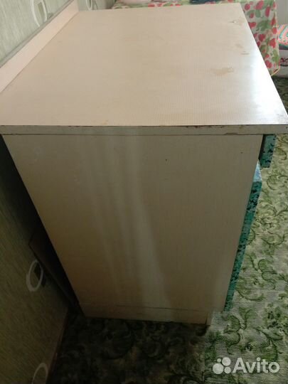 Стол тумбовый