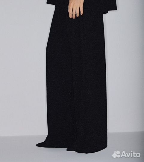 Черные блестящие брюки