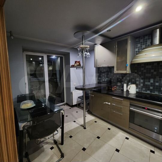 3-к. квартира, 87 м², 8/10 эт.