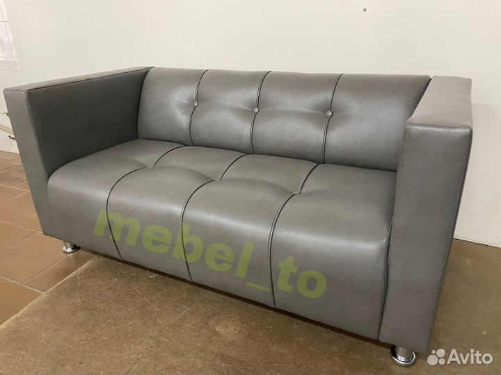 Мини диван в кафе