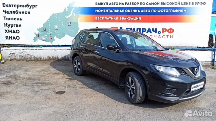 Обшивка двери передней правой Nissan X-Trail (T32)