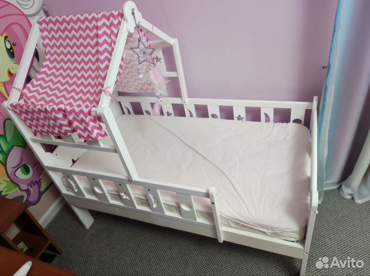 Продаю детскую кровать для девочки с матрасом