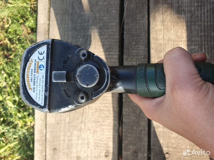Пневматический ударный гайковерт