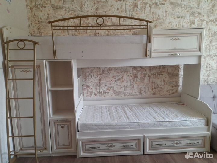 Двухъярусная кровать