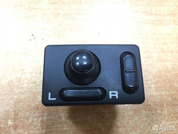 Блок управления зеркалами Nissan Bluebird U14 с199