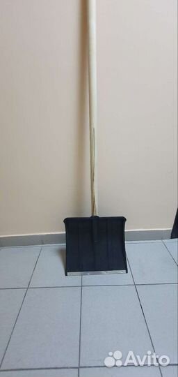 Лопата для уборки снега