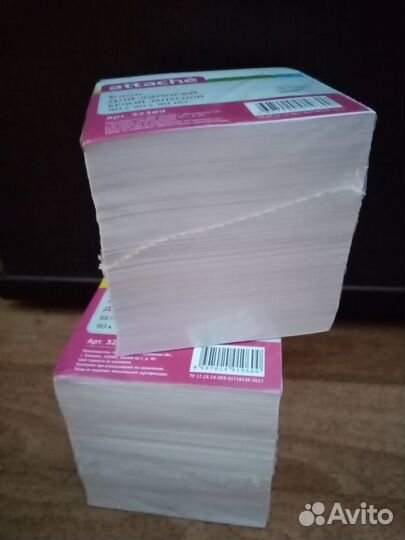 Бумага для заметок в пластиковой подставке