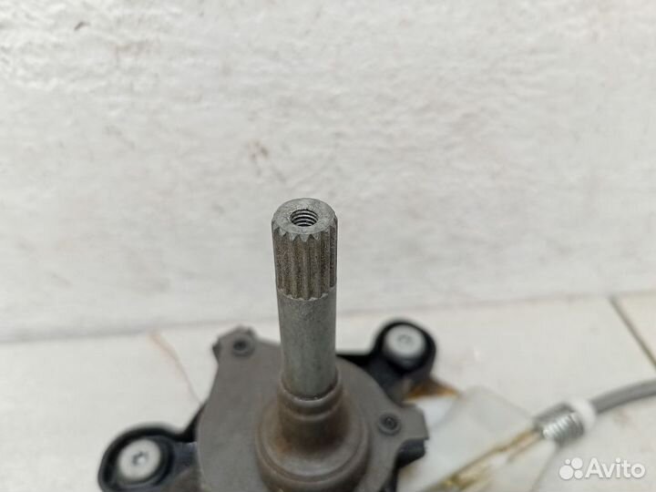 Стеклоподъемник механический задний левый