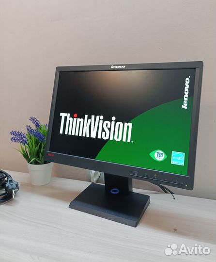 Монитор Lenovo 19