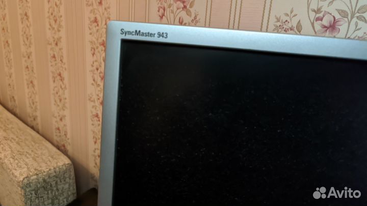 Samsung syncmaster 943N 19