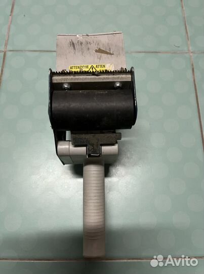 Прибор для склейки скотча на коробки